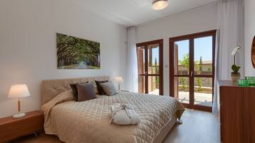 Apartamento premium, 3 quartos, acesso à piscina | Roupas de cama premium, cofres nos quartos, escrivaninha