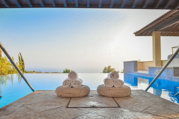 Couples treatment rooms, sauna, steam room, Turkish bath - Aphrodite Hills Rentals – Premium Serviced Apartments (Kouklia)
