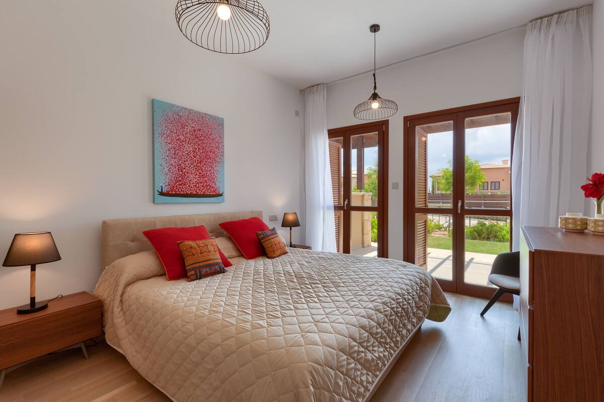 Hochwertige Bettwaren, Zimmersafe, Schreibtisch, schallisolierte Zimmer