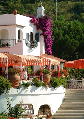 Property entrance - Hotel Cala di Mola (Porto Azzurro)