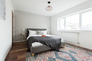 Talo (2 Bedrooms) | 2 makuuhuonetta, työpöytä, ilmainen Wi-Fi, vuodevaatteet