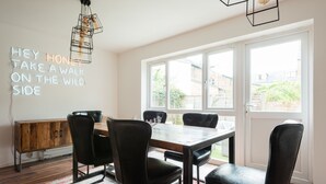 Unclassified image, 2 of 27, button - The Century Chalet - Contemporary 2bdr Townhouse With Parking (Oxford)