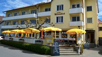 المنشأة من الخارج