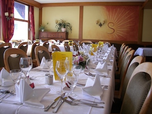 Lunch and dinner served  - Hotel Mainaublick (Uhldingen-Muehlhofen)