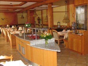 Lunch and dinner served, Regional cuisine - Hotel Mainaublick (Uhldingen-Muehlhofen)