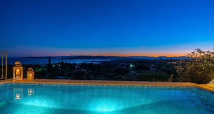 Stunning Maisonette close to the sea with breathtaking view and pool