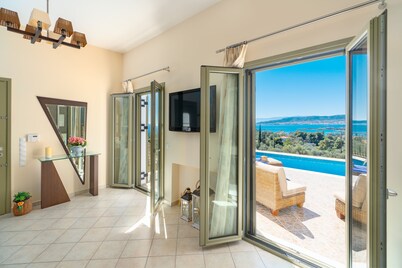 Stunning Maisonette close to the sea with breathtaking view and pool