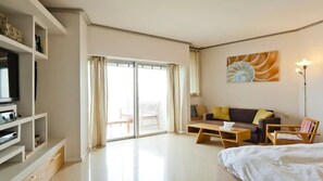 1 bedroom, in-room safe, iron/ironing board, free WiFi