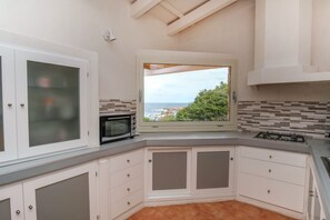 Ferienhaus, 3 Schlafzimmer | Eigene Küche | Kühlschrank, Mikrowelle, Herdplatte, Wasserkocher mit Kaffee-/Teezubehör