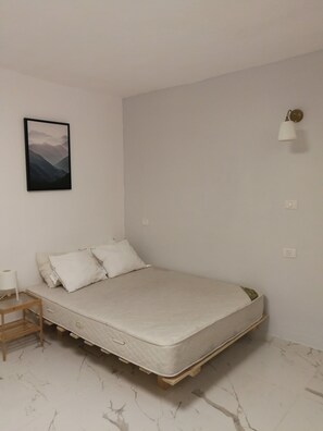 1 bedroom, iron/ironing board, Internet, bed sheets - Apartment in the hart of Nachlaot (ירושלים)