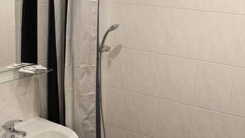 Comfort-Apartment | Dusche im Bad