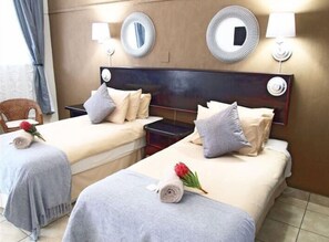 Escritorio, cunas gratuitas, camas plegables/adicionales y ropa de cama 