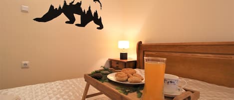 1 habitación, tabla de planchar con plancha, wifi y ropa de cama