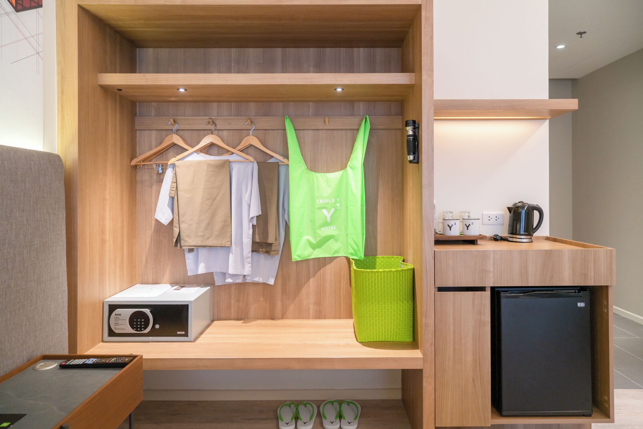 deluxe king room with city view | 1 bedroom, in-room safe, laptop workspace, free wifi