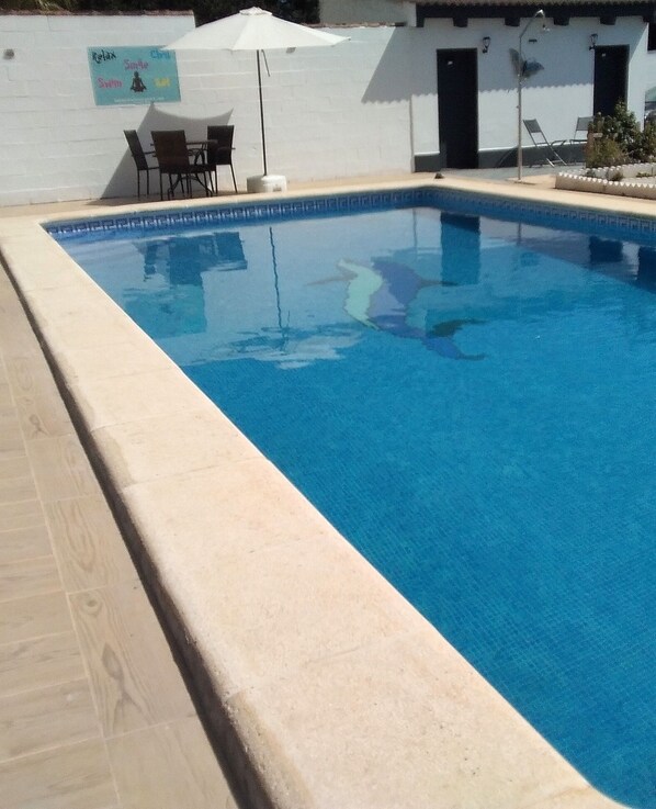 Outdoor pool, pool umbrellas, sun loungers