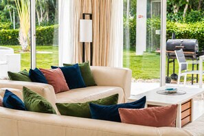 TV, DVD player, stereo - Villa Bueno in Iberostar Bavaro beach, 4BDR, 8 guests, private pool, Golf club. (Пунта Кана)