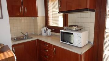 冰箱、烤箱、茶具/咖啡用具、电热水壶