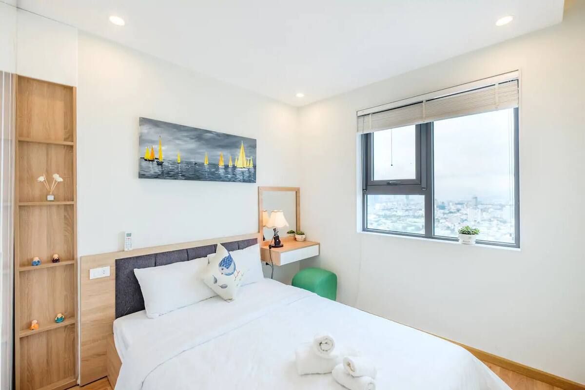 Apartemen, 2 kamar tidur, pemandangan kota | Meja kerja, kedap suara, setrika/meja setrika, dan Wi-Fi gratis
