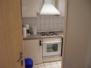 Huoneisto, 2 yhden hengen sänkyä | Yksityinen keittiö | Jääkaappi, mikroaaltouuni, uuni, liesi