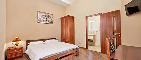 Habitació doble estàndard, bany privat (Extra A) | Planxa i posts de planxar, wifi gratuïta i roba de llit