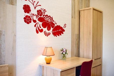 Iron/ironing board, free WiFi, bed sheets