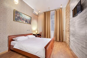 Iron/ironing board, free WiFi, bed sheets - Cossacks Hostel (Lviv)