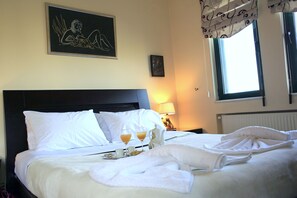 3 habitaciones, tabla de planchar con plancha, internet y ropa de cama