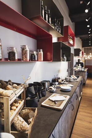 Daily buffet breakfast (EUR 16 per person) - DORMERO JeHo Graz (Feldkirchen bei Graz)