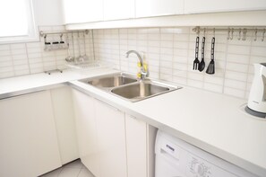 Fridge, microwave, oven, coffee/tea maker - PEDION AREOS PARK 5, sleep 8-12, 4-bedr, 2 bathrooms, Metro, Museum in 150m (Αθήνα)