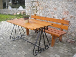 Outdoor dining - Pyrgos country home (Ιαλυσός)