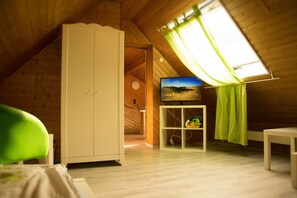 Romantic House, 5 Bedrooms, Balcony (incl. EUR 10 cleaning fee per person)