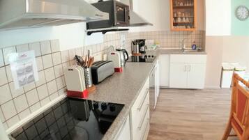 Romantic House, 5 Bedrooms, Balcony (incl. EUR 10 cleaning fee per person) | Private kitchen | Fridge, microwave, oven, stovetop