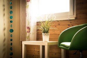 Romantisk hus, 5 soverom, balkong (incl. EUR 10 cleaning fee per person) | Oppholdsområde | En 32-tommers LED-TV med kabel-kanaler samt TV og stereoanlegg