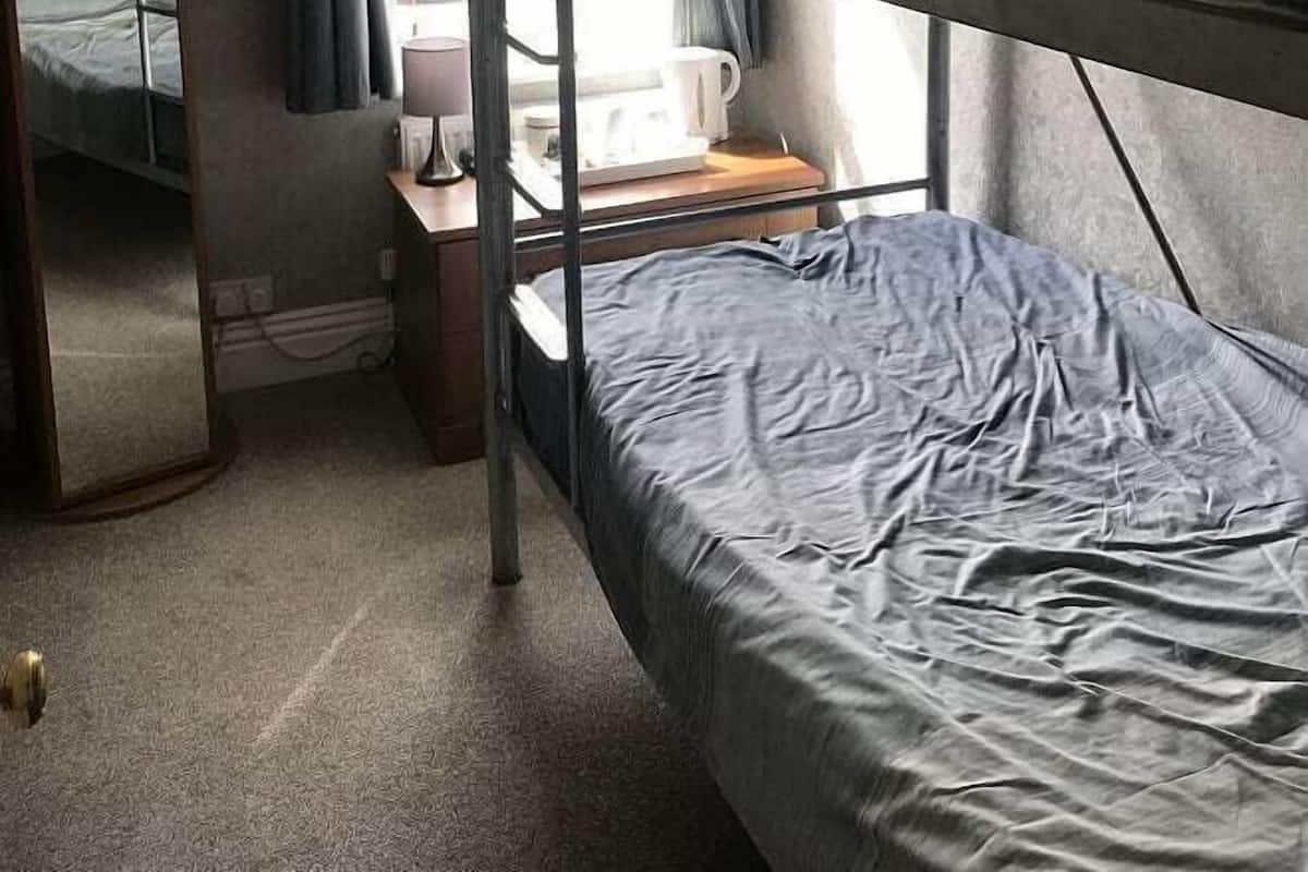 Zweibettzimmer (Bunk Bed & Private External Bathroom)