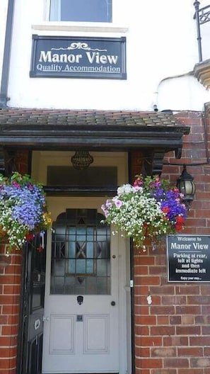 Fachada de la propiedad