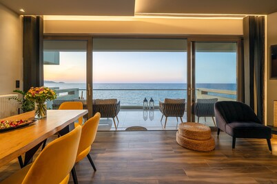 "H.G. Luxury Suite" with breathtaking sea view!