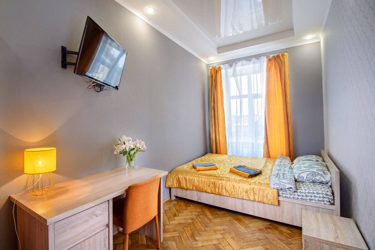 Quarto casal econômico, banheiro compartilhado (B) | Ferros/tábuas de passar roupa, Wi-Fi de cortesia, roupa de cama