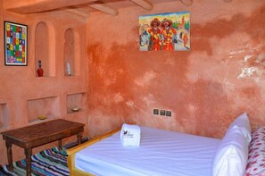 Lits bébé (gratuits), draps fournis