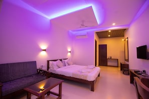 Deluxe Room | Egyptian cotton sheets, premium bedding, memory foam beds, in-room safe