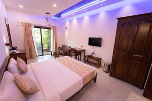 Egyptian cotton sheets, premium bedding, memory-foam beds, in-room safe - La Serene Resort & Spa (Mahabaleshwar)
