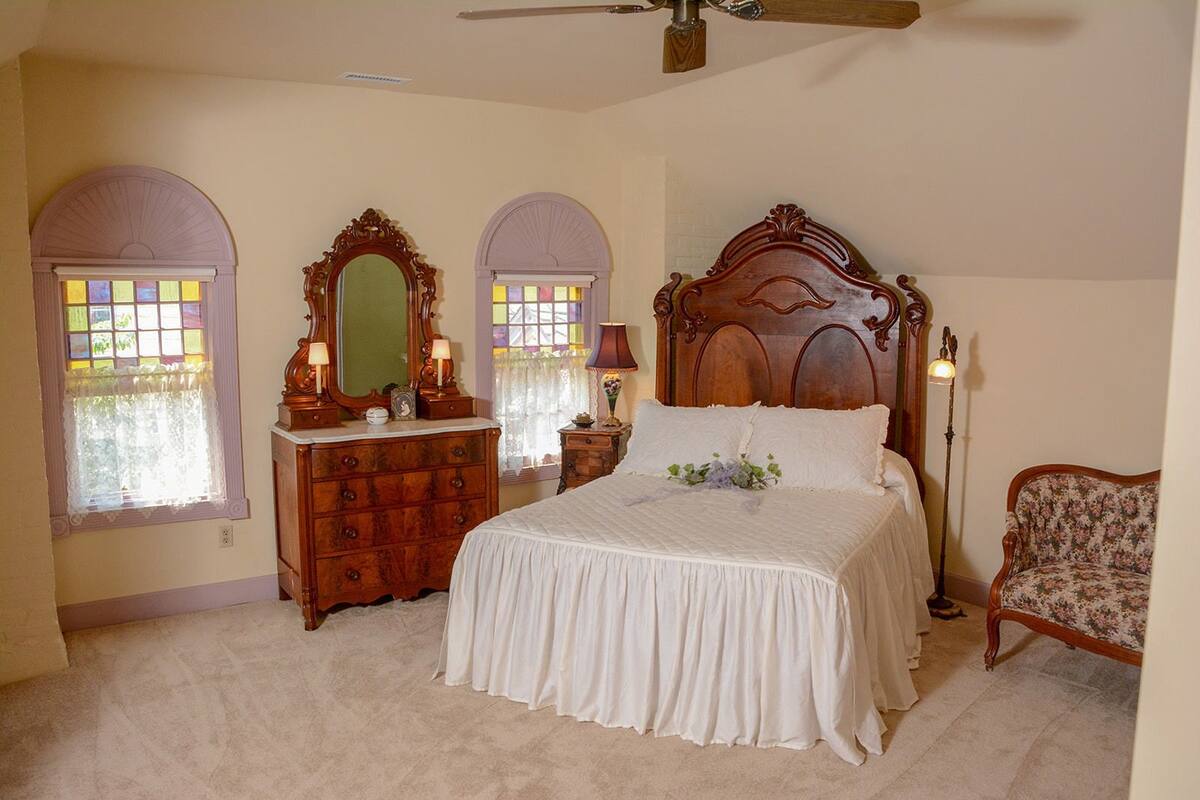 Bird's Nest Suite | WiFi (free), individually decorated, individually furnished, bed sheets