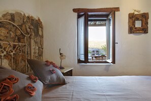 1 bedroom, WiFi - Traditional house for relaxing holidays! (Κουτσουράς)