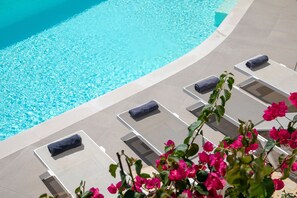 Außenpool, Infinity-Pool, Liegestühle