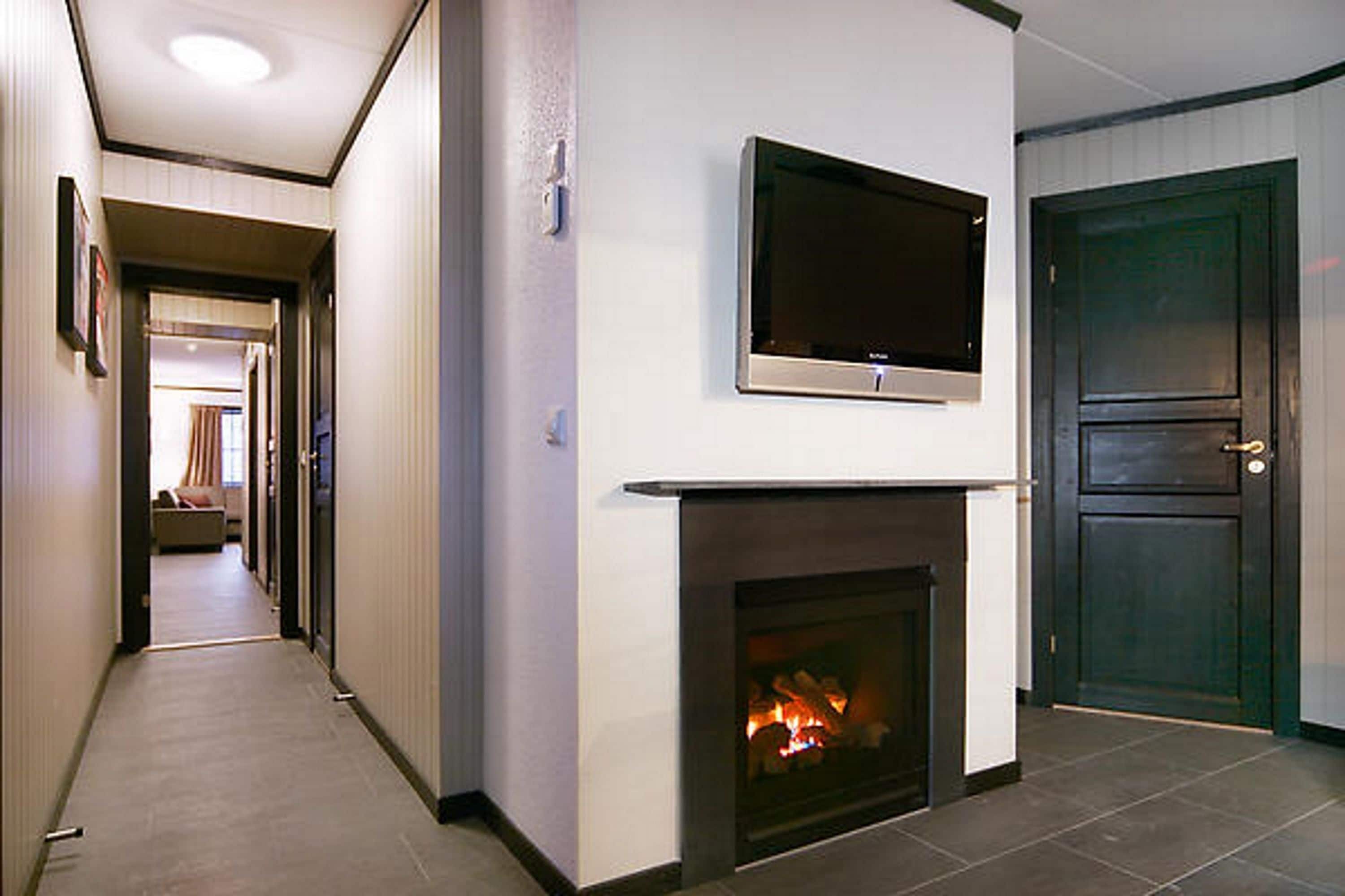 Family Apartment, 5 Bedrooms, Sauna, Slope side | Television