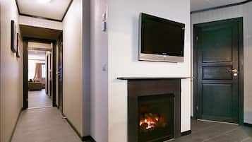 Family Apartment, 5 Bedrooms, Sauna, Slope side | Television