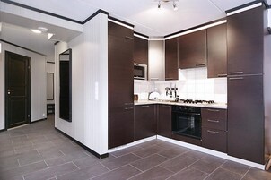 Family Apartment, 3 Bedrooms, Sauna, Slope side (10 Beds) | Private kitchen | Full-size fridge, microwave, oven, stovetop