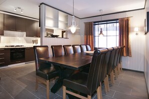 Family Apartment, 5 Bedrooms, Sauna, Slope side | Interior