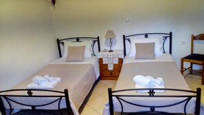 2 slaapkamers, een bureau, een strijkplank/strijkijzer, gratis wifi