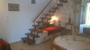 Dining - TZITZIFES OLD STONE MANSION (Χανιά)