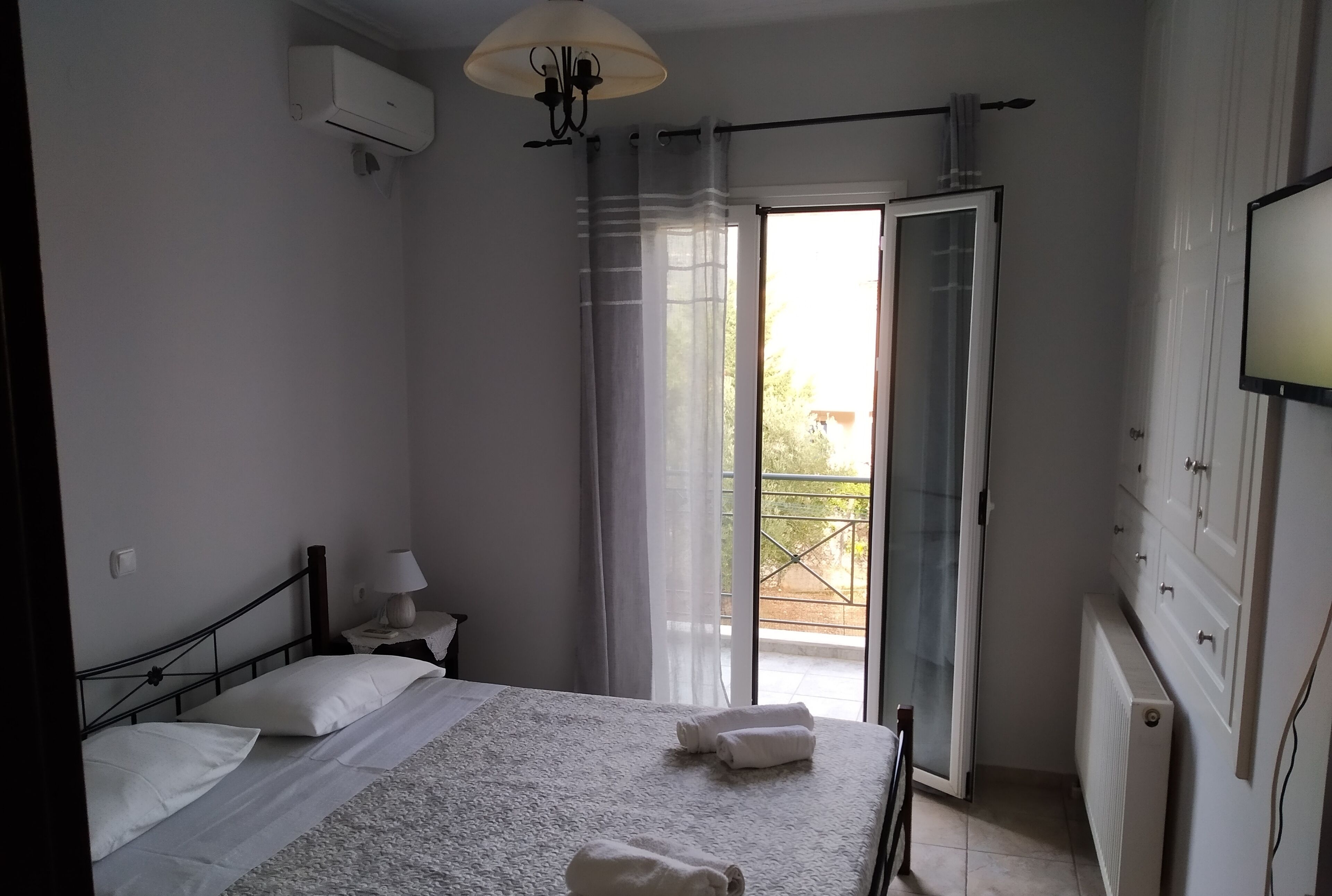 3 chambres, fer et planche à repasser, Wi-Fi, draps fournis